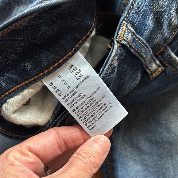 Stylish Blue Distressed Women's Jeans - Picture 3 of 7